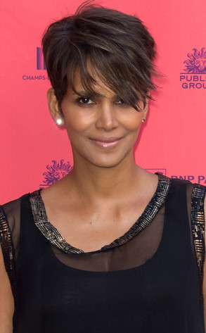Is Pregnant Halle Berry Growing Out Her Hair Again E News Canada
